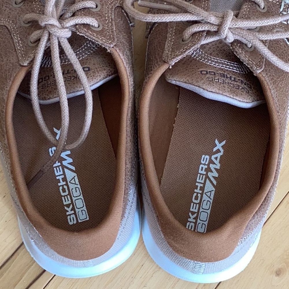 Skechers on the go GOGA Max Women's Tan boat shoes, women’s size 7 - Picture 5 of 16